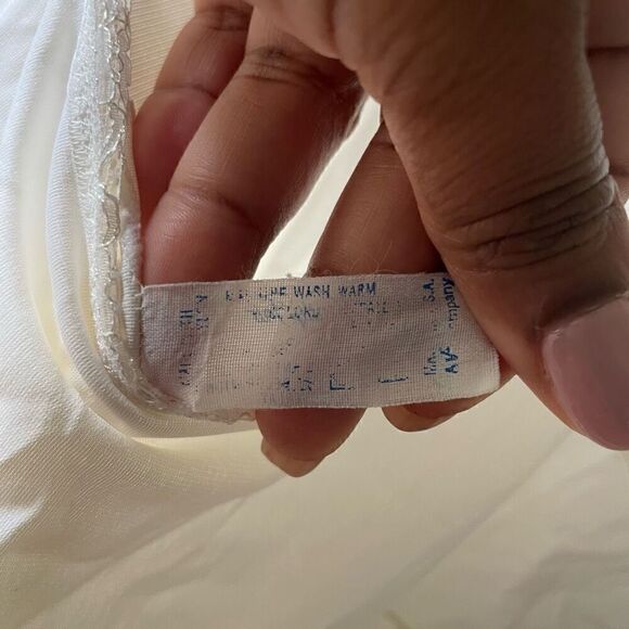 Vintage Vanity Fair Full Slip Womens 36 Ivory Nylon Lace Adjustable Strap - Picture 6 of 6